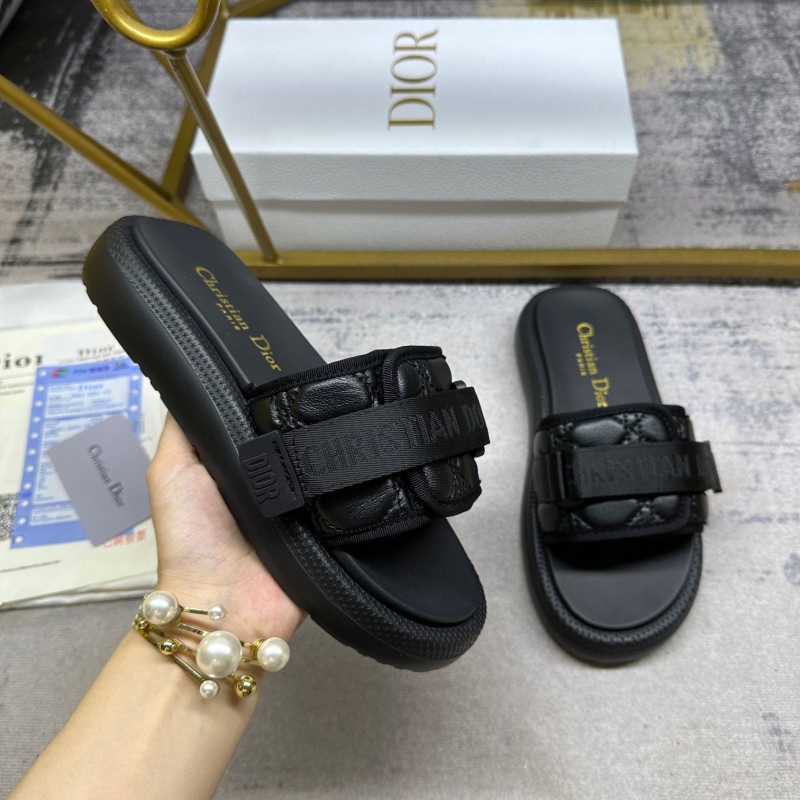 ch**an D*or slippers